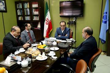 جلسه رئیس دانشگاه با حاج آقا بیانی